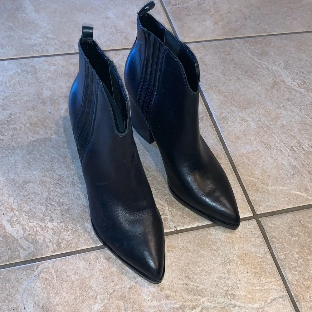 Marc Fisher Alva Black Leather Pointed Toe Ankle Pull On Booties Size 10 Women’s